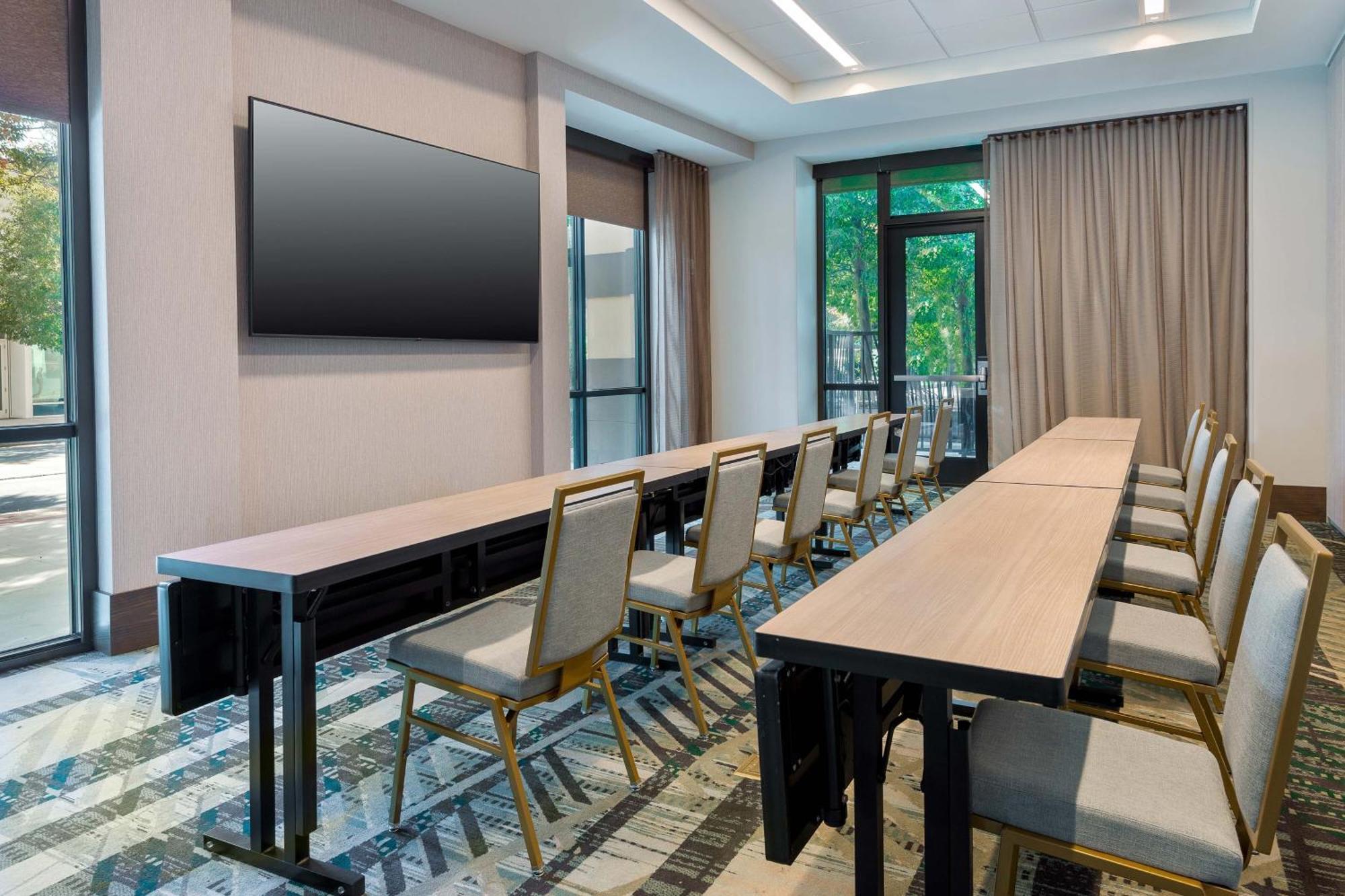 Courtyard By Marriott Atlanta Midtown Hotel Exterior photo