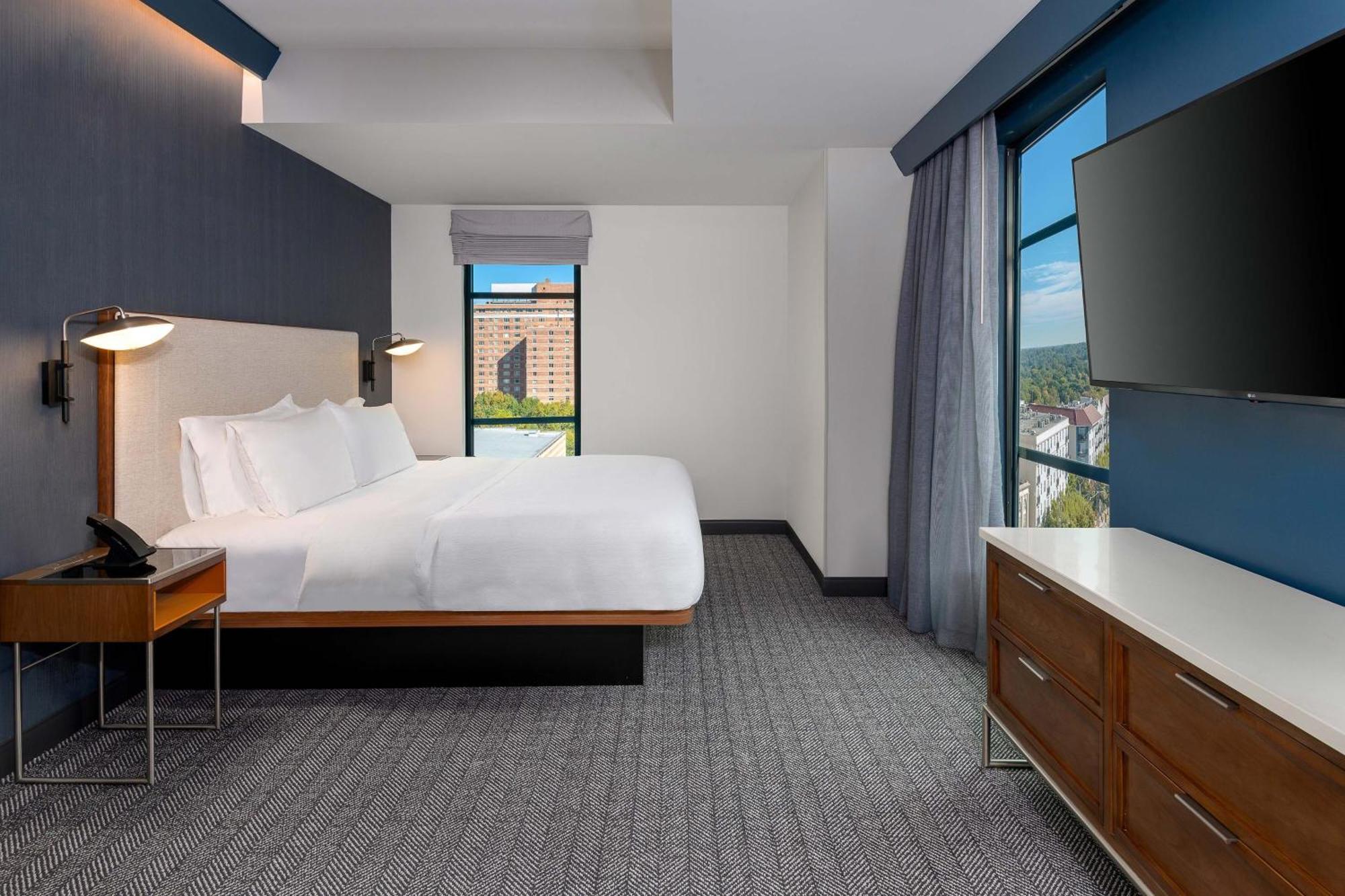 Courtyard By Marriott Atlanta Midtown Hotel Exterior photo